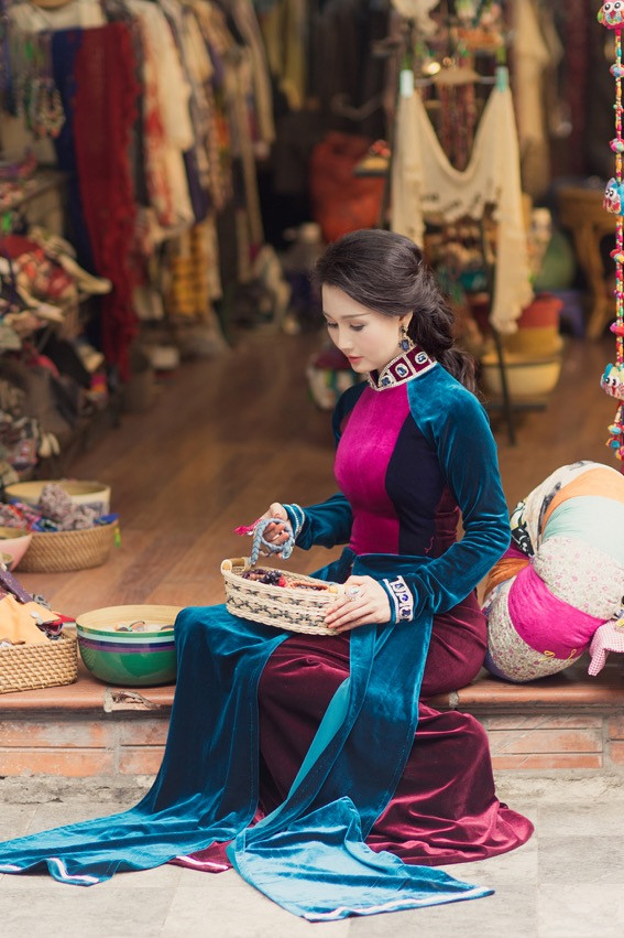 Hoa hậu Sương Đặng kiêu sa trong bộ sưu tập áo dài cung đình ảnh 3