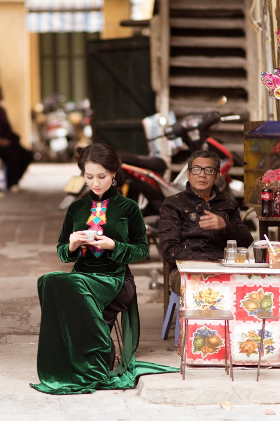 Hoa hậu Sương Đặng kiêu sa trong bộ sưu tập áo dài cung đình ảnh 6