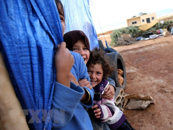 Trẻ em tị nạn Syria tại một trại tị nạn ở miền Đông Liban. (Nguồn: AFP/TTXVN) 'Các nước phát triển thiếu trách nhiệm trong khủng hoảng người tị nạn' ảnh 1