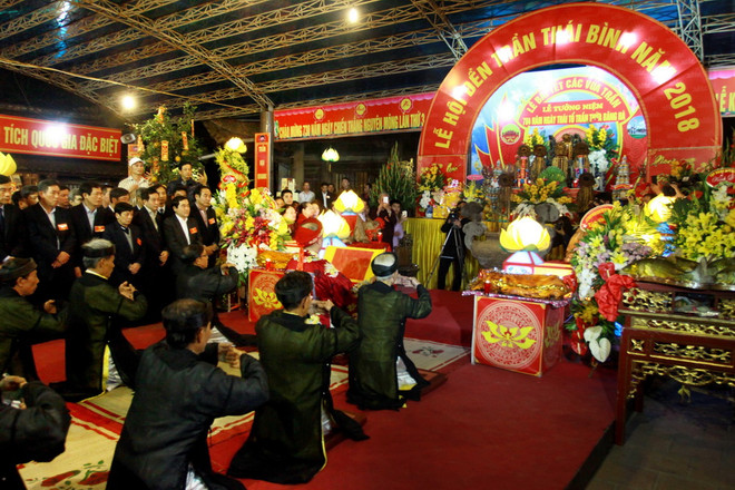 Hàng nghìn du khách thập phương về dự lễ hội Đền Trần Thái Bình ảnh 1