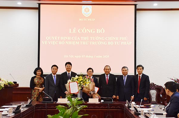 Phó Thủ tướng trao quyết định bổ nhiệm 2 Thứ trưởng Bộ Tư pháp ảnh 1