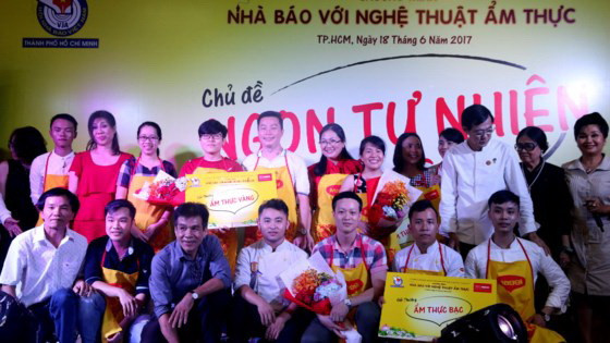 Các nhà báo hào hứng tham gia chương trình về nghệ thuật ẩm thực ảnh 1