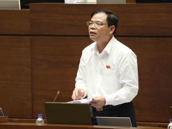 Bộ trưởng Bộ Nông nghiệp và Phát triển Nông thôn Nguyễn Xuân Cường giải trình và làm rõ các vấn đề đại biểu Quốc hội nêu. (Ảnh: Phương Hoa/TTXVN) Làm rõ chính sách của Nhà nước về bảo vệ và phát triển rừng ảnh 1