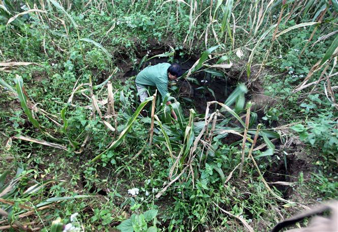 Bắc Kạn: Xuất hiện nhiều hố sụt lún "nuốt chửng" cả một ao cá ảnh 3