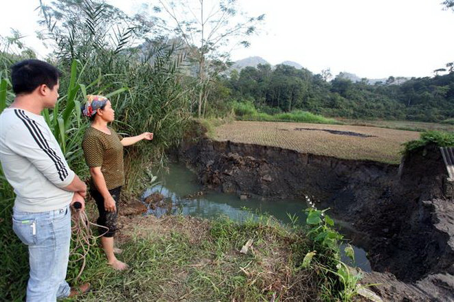 Bắc Kạn: Xuất hiện nhiều hố sụt lún "nuốt chửng" cả một ao cá ảnh 2