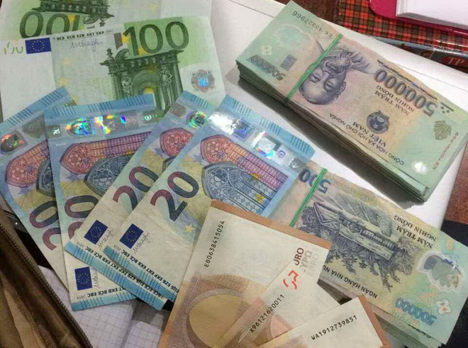 Tài xế taxi trả lại hơn 100 triệu đồng cho khách hàng để quên ảnh 2