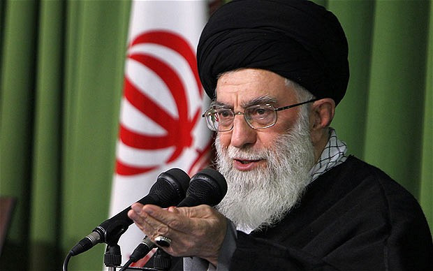 Đại giáo chủ Iran Ayatollah Ali Khamenei. (Nguồn: TopNews) Đại giáo chủ Iran chỉ định lãnh đạo một cơ quan giám sát hàng đầu ảnh 1