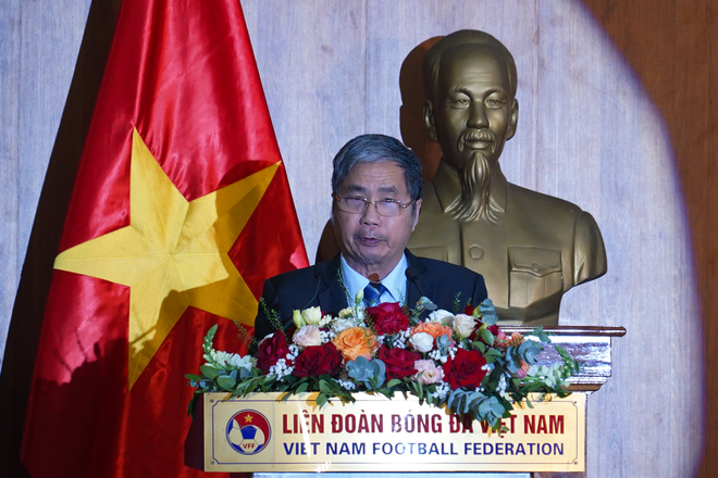 Ông Dương Nghiệp Khôi, Tổng Thư ký Liên Đoàn Bóng Đá Việt Nam phát biểu tại buổi lễ. (Ảnh: Việt Anh/Vietnam+) vnp_ttkdnk.png