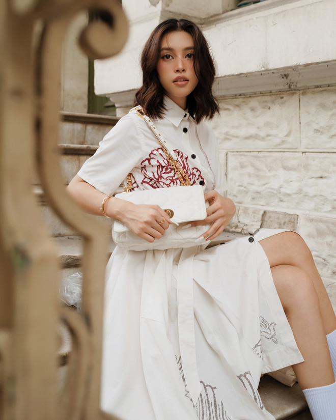 Hoa hậu Tiểu Vy hóa ‘cô chiêu’ thời thượng với thời trang Dior ảnh 3