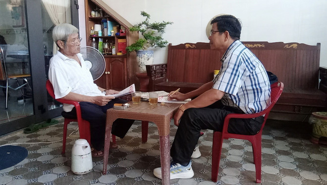 Ông Khương Đình Hà chia sẻ về Quy định 144 của Bộ Chính trị với phóng viên TTXVN. (Ảnh: Đoàn Hữu Trung/TTXVN) ttxvn__Quy dinh 144_2.jpg