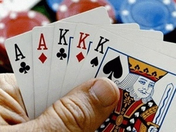 Tỉnh ủy Thanh Hóa yêu cầu làm rõ vụ cán bộ xã đánh bài tại công sở ảnh 1