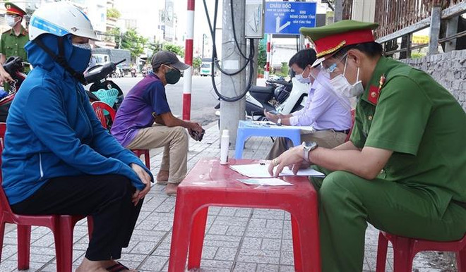 Ý thức của người dân - 'Lá chắn thép' trong phòng, chống dịch ảnh 1