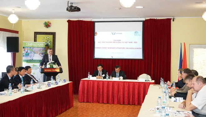 Phó Chủ tịch Phòng Thương mại Séc Borivoj Minar phát biểu. (Ảnh: Hồng Kỳ/Vietnam+) Xúc tiến thương mại thúc đẩy hợp tác kinh tế Việt Nam-Séc ảnh 1