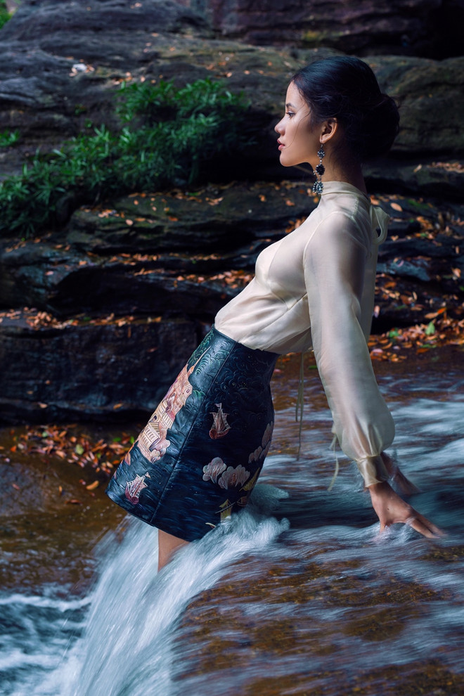 Phái đẹp khoe trọn đường cong nóng bỏng với thiết kế của Trần Hùng ảnh 20