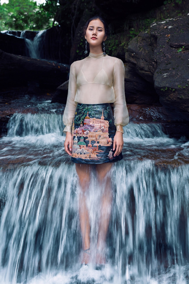 Phái đẹp khoe trọn đường cong nóng bỏng với thiết kế của Trần Hùng ảnh 19