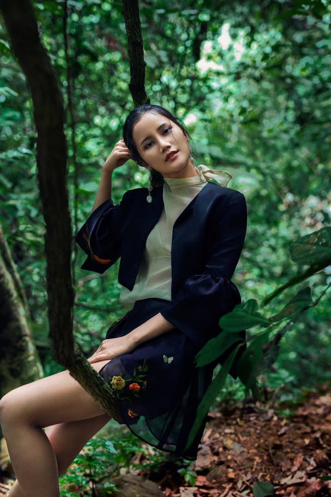 Phái đẹp khoe trọn đường cong nóng bỏng với thiết kế của Trần Hùng ảnh 27