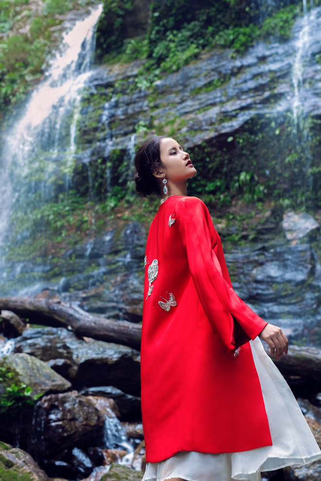 Phái đẹp khoe trọn đường cong nóng bỏng với thiết kế của Trần Hùng ảnh 22