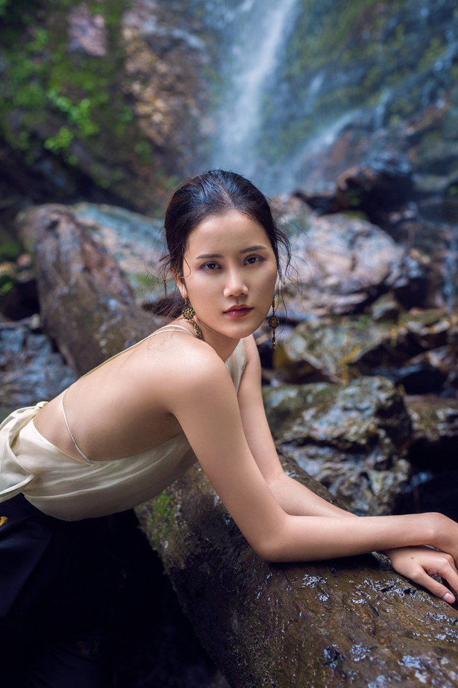 Phái đẹp khoe trọn đường cong nóng bỏng với thiết kế của Trần Hùng ảnh 24