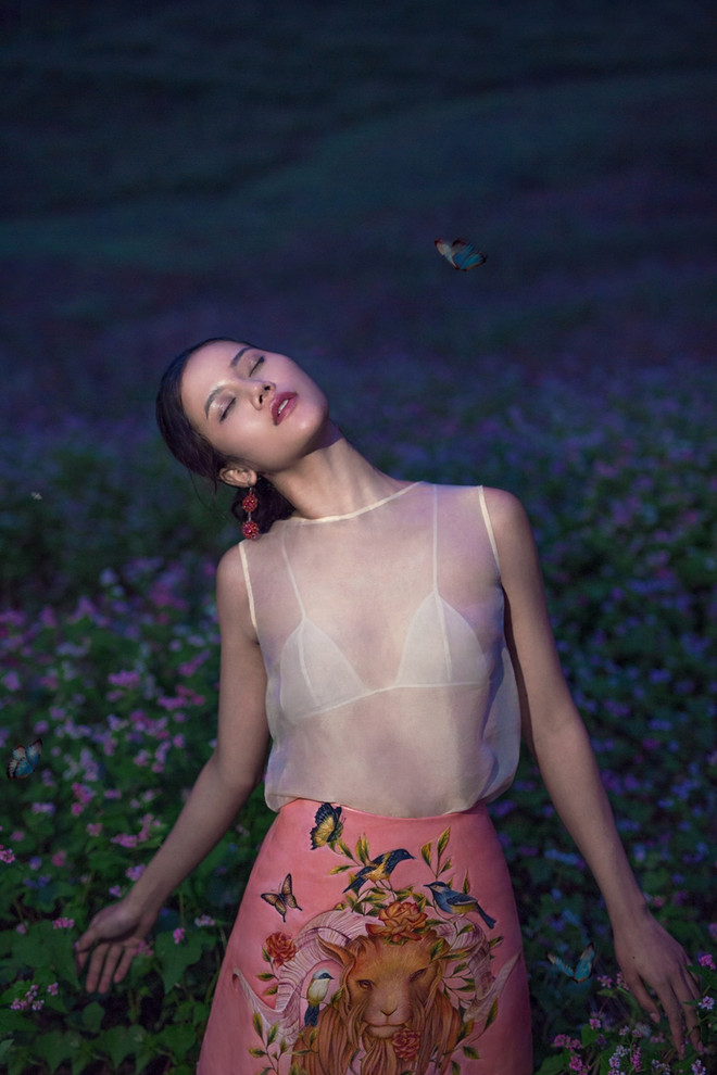 Phái đẹp khoe trọn đường cong nóng bỏng với thiết kế của Trần Hùng ảnh 18