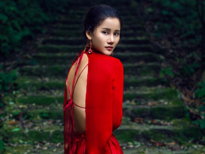 Phái đẹp khoe trọn đường cong nóng bỏng với thiết kế của Trần Hùng ảnh 1