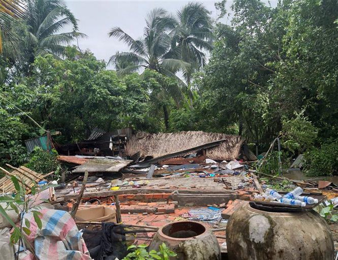 Vụ tạt xăng vào đoàn cưỡng chế ở Cà Mau: Thêm 2 đối tượng ra đầu thú ảnh 1