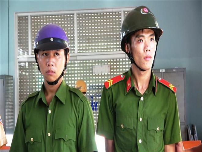 Giả danh công an để chiếm đoạt tài sản, hai đối tượng bị bắt ảnh 1