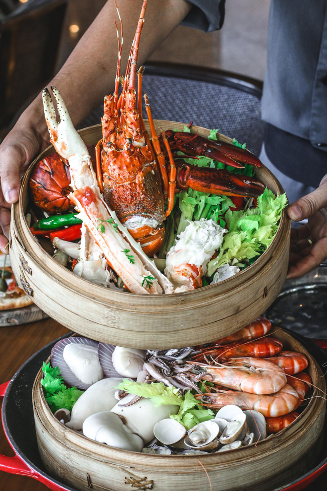 Độc đáo bát phở gan vịt 'khổng lồ' ở khách sạn cao nhất Hà Nội ảnh 9