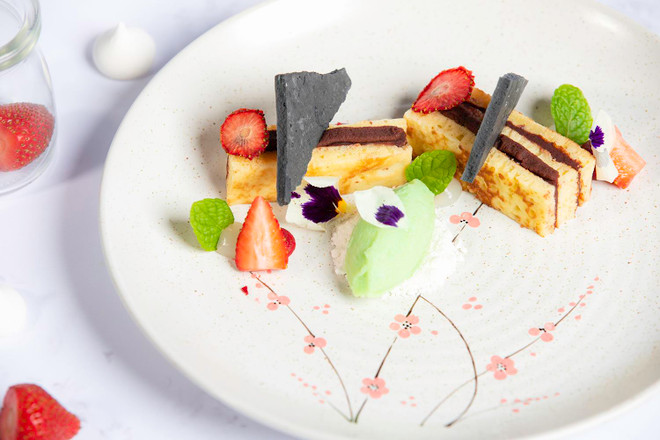 Độc đáo bát phở gan vịt 'khổng lồ' ở khách sạn cao nhất Hà Nội ảnh 12