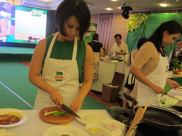 Vua đầu bếp Mỹ Christine Hà về Việt Nam làm giám khảo ảnh 1