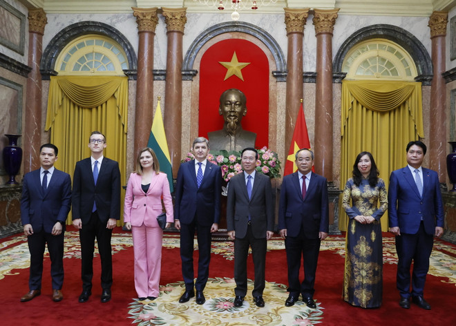 Chủ tịch nước Võ Văn Thưởng tiếp đại sứ 4 nước đến trình Quốc thư ảnh 4