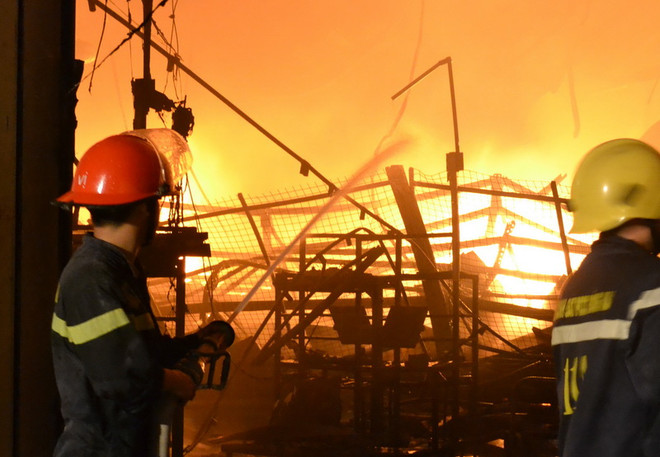 Cháy lớn tại Công ty Suzuki Việt Nam, kho hàng bị lửa thiêu rụi ảnh 2