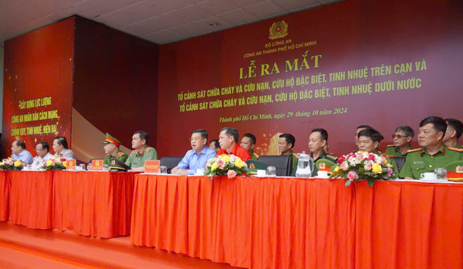 vna_potal_cong_an_thanh_pho_ho_chi_minh_ra_mat_luc_luong_canh_sat_chua_chay_va_cuu_nan_dac_biet_tinh_nhue_7677331.jpg