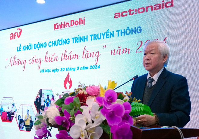 Nhà báo Tạ Việt Anh - Chủ tịch Hội đồng quản lý Quỹ AFV, Phó Trưởng Ban Tổ chức cuộc thi phát biểu tại Lễ khởi động Chương trình truyền thông 'Những cống hiến thầm lặng' năm 2024. ta viet anh 1.jpg