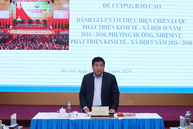 Bộ trưởng Bộ Kế hoạch và Đầu tư Nguyễn Chí Dũng phát biểu tại phiên họp. (Ảnh: Thúy Hiền/TTXVN) ttxvn_chien luoc kinh te xa hoi 2.jpg