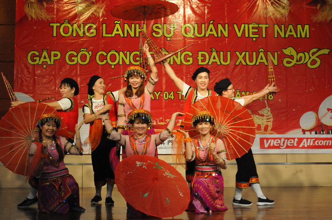 Gặp mặt bà con người Việt Nam tại Macau nhân dịp đầu Xuân mới ảnh 3