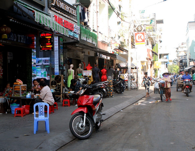 Vẫn thiếu bền vững trong việc lập lại trật tự vỉa hè ở TP. Hồ Chí Minh ảnh 1