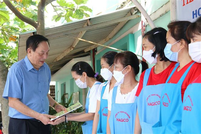 Cùng công nhân thích ứng với tình hình mới: Việc làm nhiều biến động ảnh 1