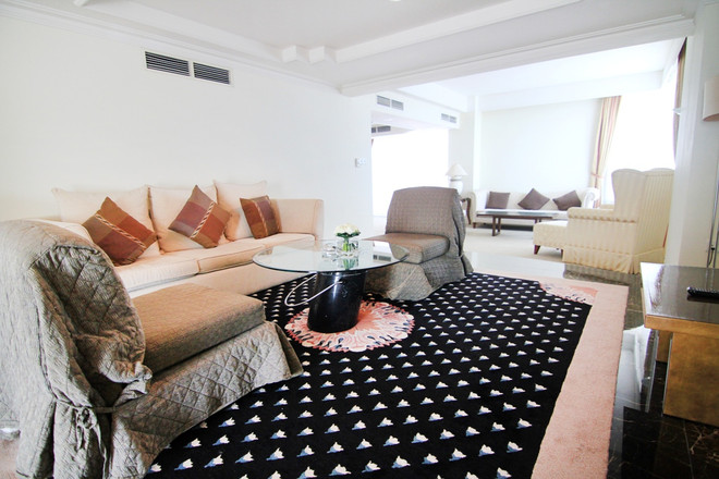 [Photo] Ngắm phòng siêu sang nhìn ra con đường đẹp nhất Hà Nội ảnh 1