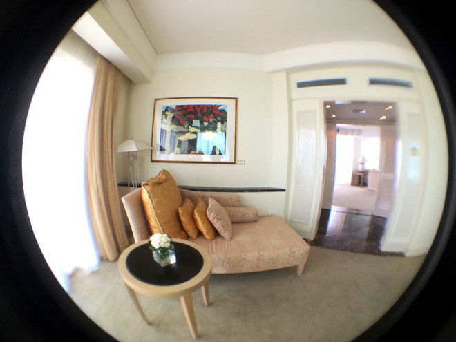 [Photo] Ngắm phòng siêu sang nhìn ra con đường đẹp nhất Hà Nội ảnh 5