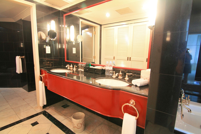 [Photo] Ngắm phòng siêu sang nhìn ra con đường đẹp nhất Hà Nội ảnh 6