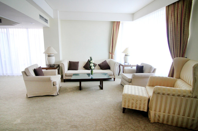 [Photo] Ngắm phòng siêu sang nhìn ra con đường đẹp nhất Hà Nội ảnh 2