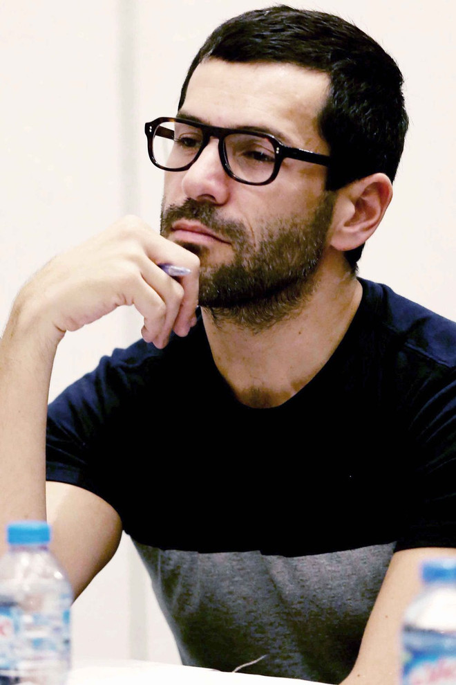 Nhà thiết kế Alexis Mabille trực tiếp thử giày cho người mẫu Việt Nam ảnh 11