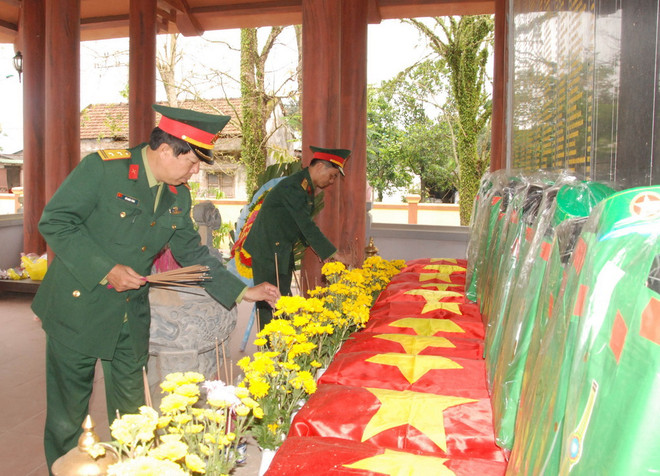 Phát hiện, cất bốc 21 hài cốt liệt sỹ bên bờ sông Thạch Hãn ảnh 1