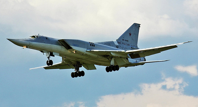 Máy bay ném bom siêu thanh Tu-22M3. (Nguồn: Sputnik International) Nga: Quân khu miền Nam diễn tập phòng không quy mô lớn ảnh 1