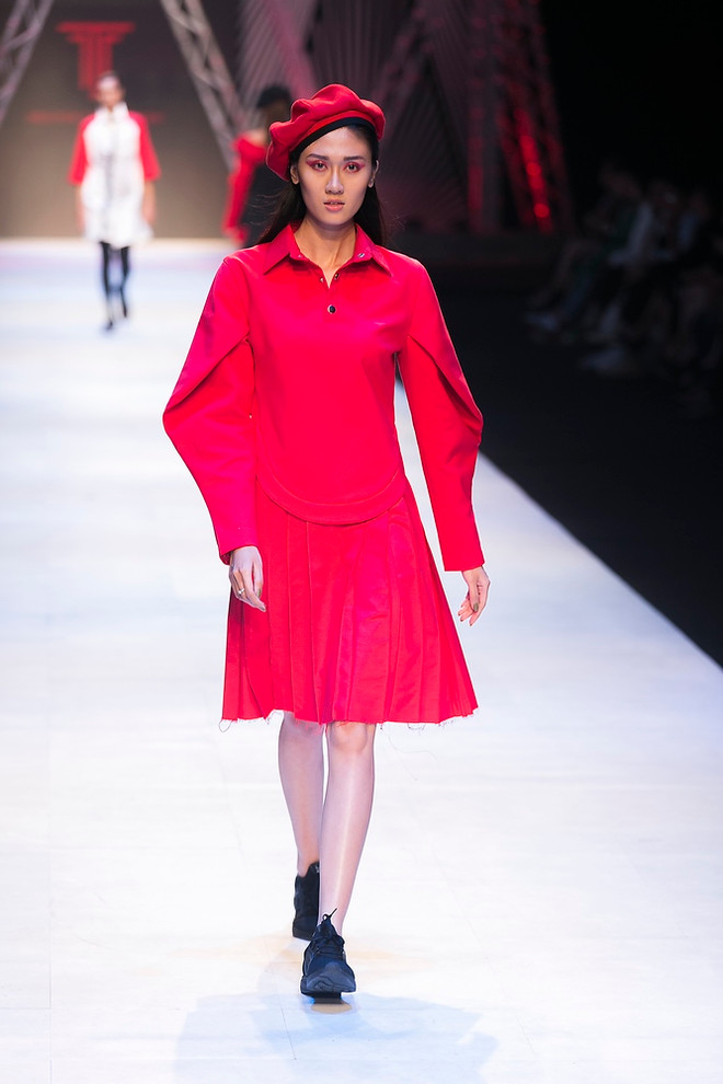 Những chiến binh “mãnh hổ” trên sàn diễn thời trang Thu Đông 2017 ảnh 11