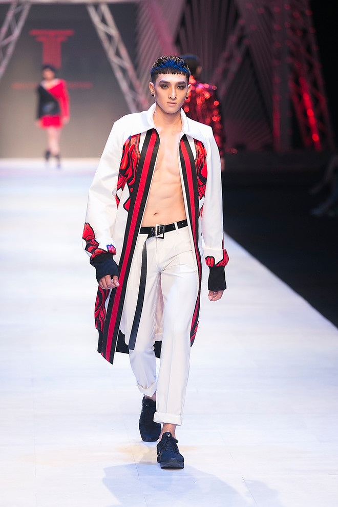 Những chiến binh “mãnh hổ” trên sàn diễn thời trang Thu Đông 2017 ảnh 4