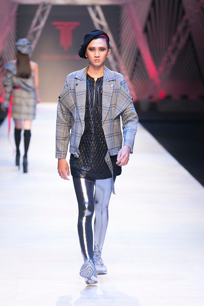 Những chiến binh “mãnh hổ” trên sàn diễn thời trang Thu Đông 2017 ảnh 8
