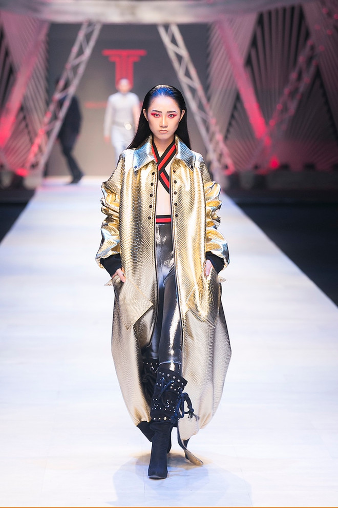 Những chiến binh “mãnh hổ” trên sàn diễn thời trang Thu Đông 2017 ảnh 6