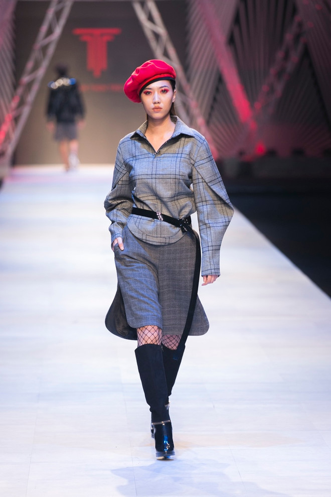 Những chiến binh “mãnh hổ” trên sàn diễn thời trang Thu Đông 2017 ảnh 5