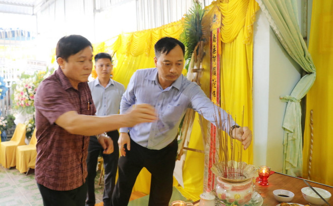 Vụ tấn công tại Đắk Lắk: Thăm hỏi, động viên gia đình các nạn nhân ảnh 1